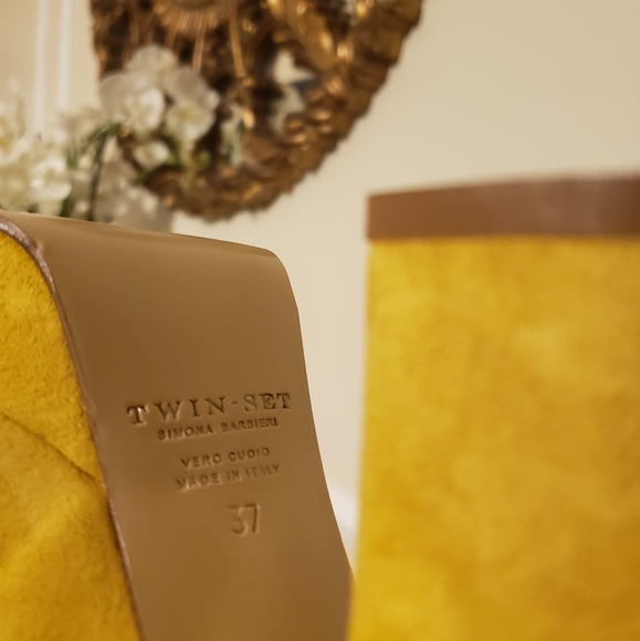 MUST HAVE Suede MUSTARD HEELS!!! - Picture 4 of 7